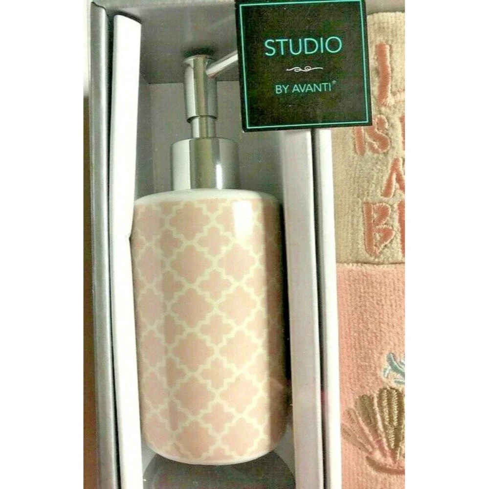 Avanti Fingertip Towels and Soap Lotion Dispenser Set Embroidered Beach Set of 3